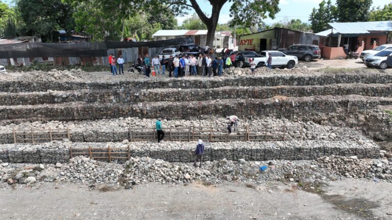 INDRHI supervisa obras de protección en río Yuna; proyecto impacta comunidades en Bonao