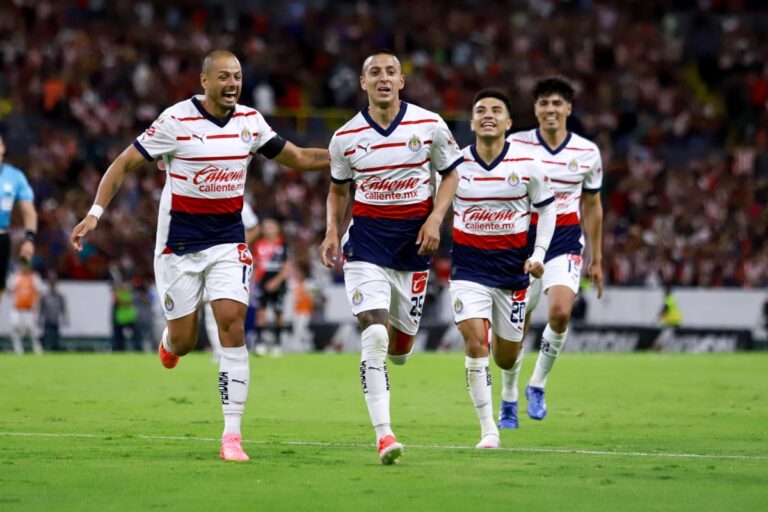 Chicharito reapareció y Chivas calificó directo a la liguilla al vencer por 1-0 al Atlas #FVDigital