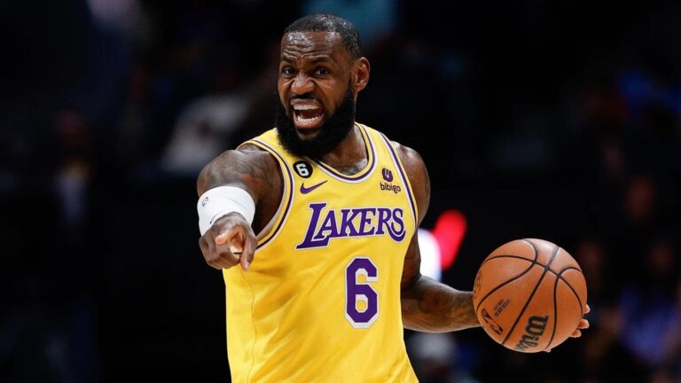 LeBron James se enfoca en su familia y no responde a pregunta sobre futuro en los Lakers