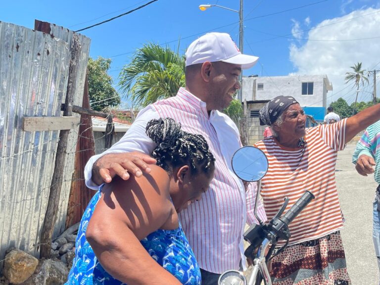John Anderson encabeza operativo de Reparación vivienda en Samaná