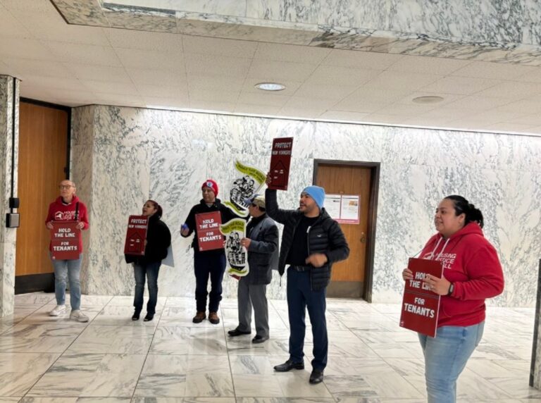 Coalición pro-migrante de NY presiona para que pasen leyes de protección a indocumentados ante acuerdo preliminar del presupuesto 2025