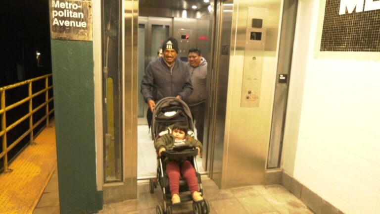 Dos estaciones del metro en Brooklyn tienen ahora ascensores