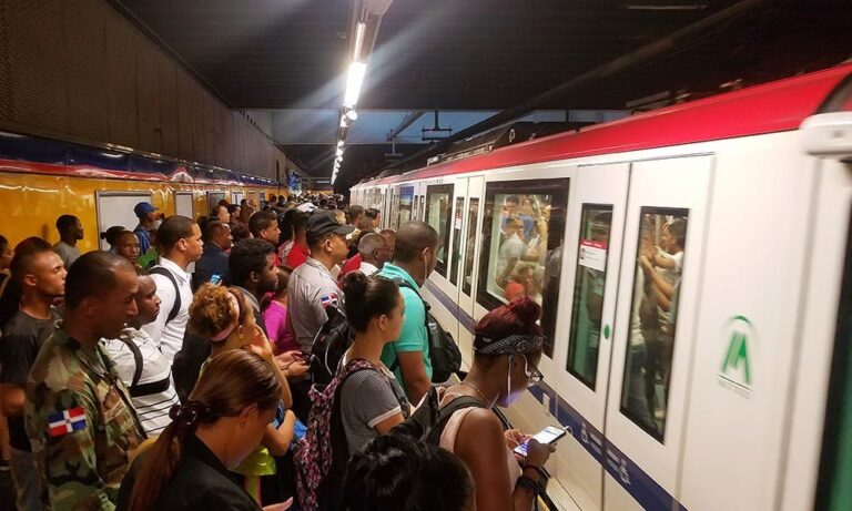 Caos en el Metro de Santo Domingo: Largas filas persisten en horas pico #FVDigital