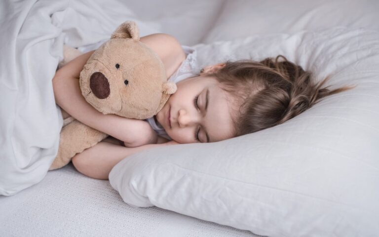 ¿Debemos preocuparnos por un niño que duerme con la boca abierta?