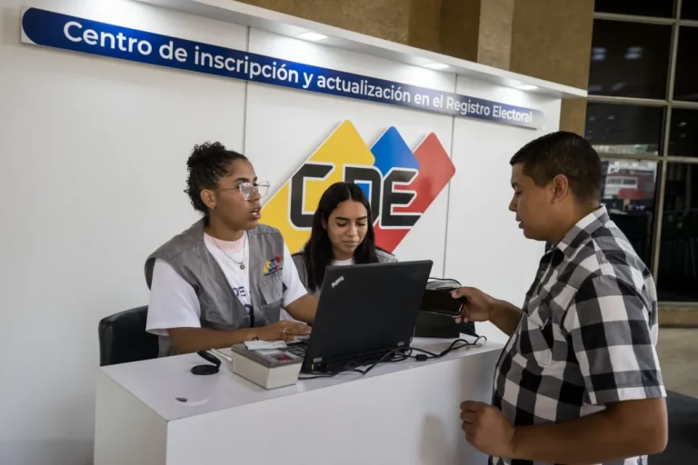 Cierra el plazo para la inscripción de votantes en cara a las presidenciales en Venezuela #FVDigital