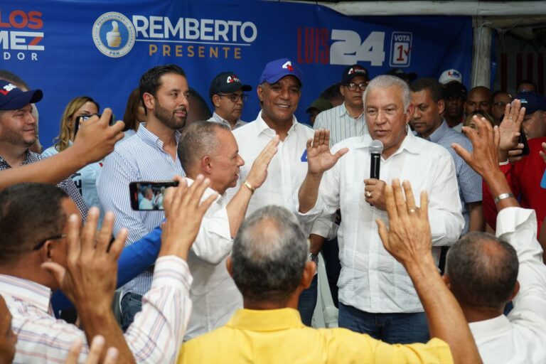 Juramentan en el PRM a Remberto Cruz, excandidato de alianza Rescate RD