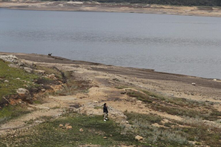 Bogotá endurece medidas contra sequía y sancionará el despilfarro de agua