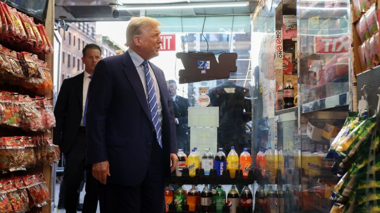 Trump va de la corte a hacer campaña: visita una bodega