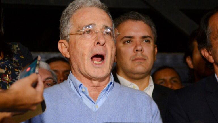 llaman a juicio al expresidente Uribe