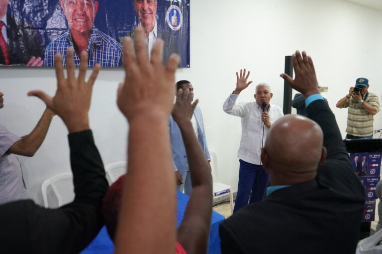 Presidentes comités de base del PLD y FP en Santo Domingo Oeste pasan al PRM