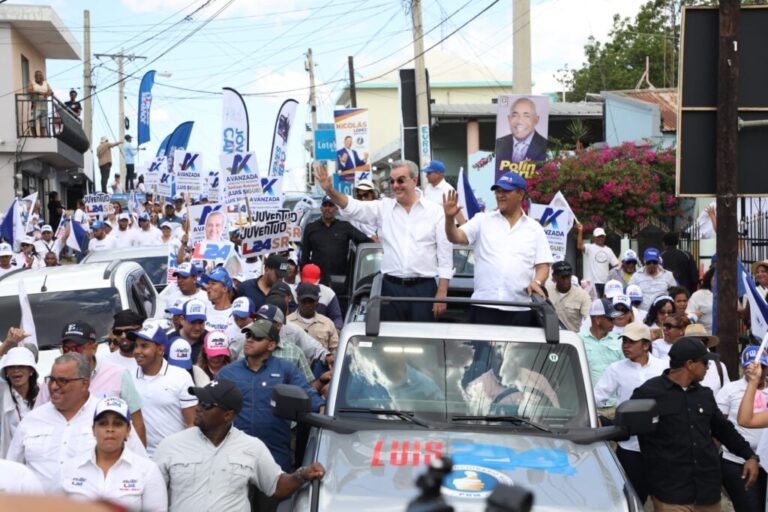 Abinader continúa recorrido por la Línea Noroeste