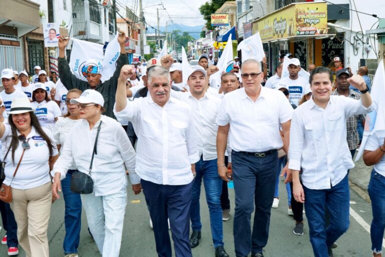 Miguel Vargas Maldonado llama a “salvar democracia” votando masivamente