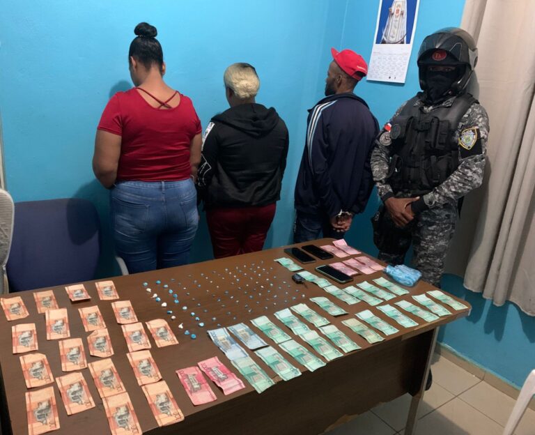 PN detiene a 3 personas y 94 porciones de presunta cocaína en Constanza