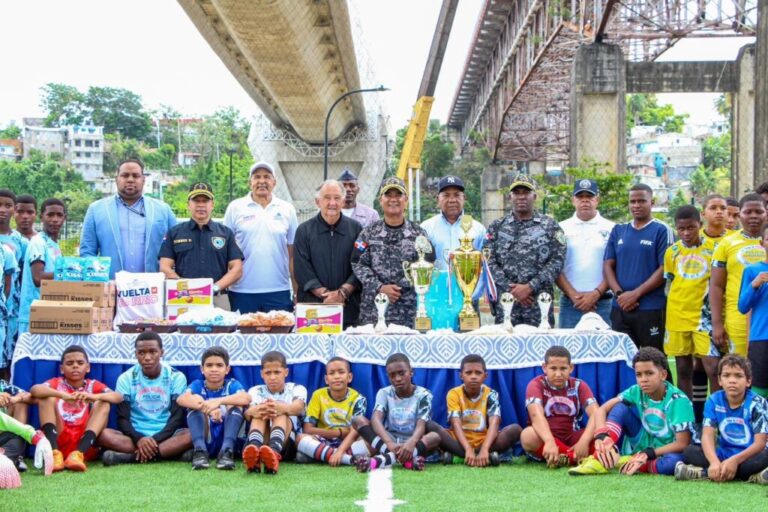 Policiales: Policía inaugura 1ra Copa Nacional de Fútbol Niños en la cancha del nuevo proyecto Domingo Savio en el sector Los Guandules D.N. – Policía Nacional Dominicana