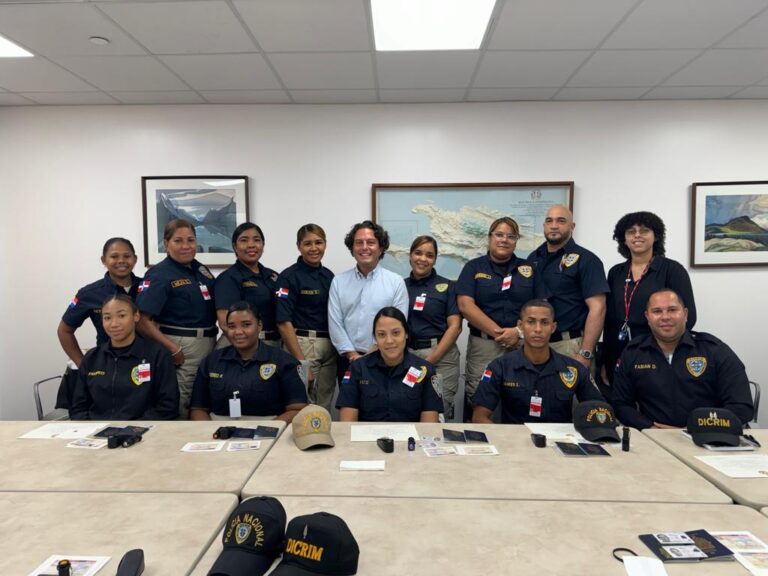 Policiales: Agentes de Tráfico, Trata y Tráfico de Personas de la Policía Nacional se capacitan en curso “Documento de Características de Seguridad” dado por la embajada de Canadá. – Policía Nacional Dominicana