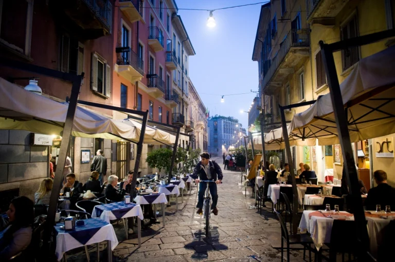 La ciudad italiana de Milán prohibirá comer por la calle #FVDigital