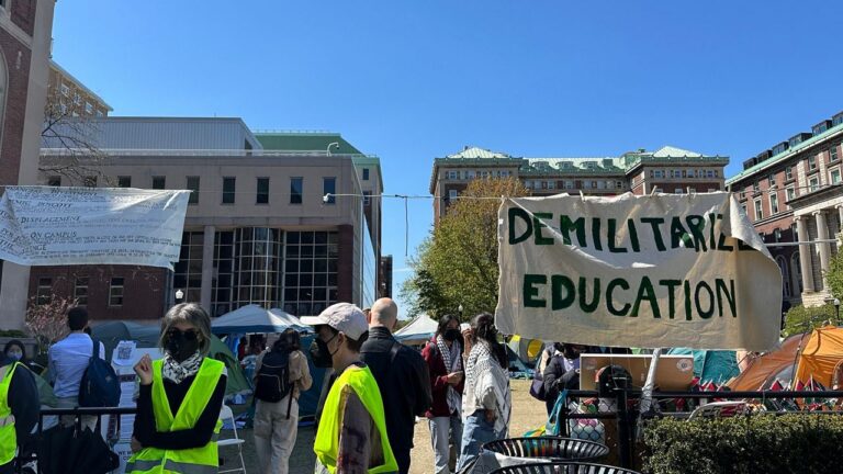 Boletín Matinal: Continúan las protestas en el campus de la universidad de Columbia