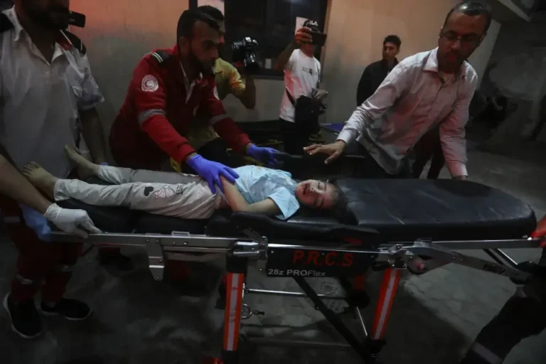 Ataque aéreo israelí mata a al menos 9 palestinos, entre ellos 6 niños, en Rafah