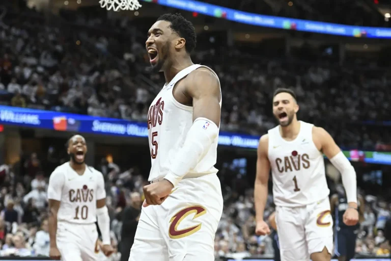 Donovan Mitchell anota 30 y Cleveland toma juego 1 contra el Magic 97-83