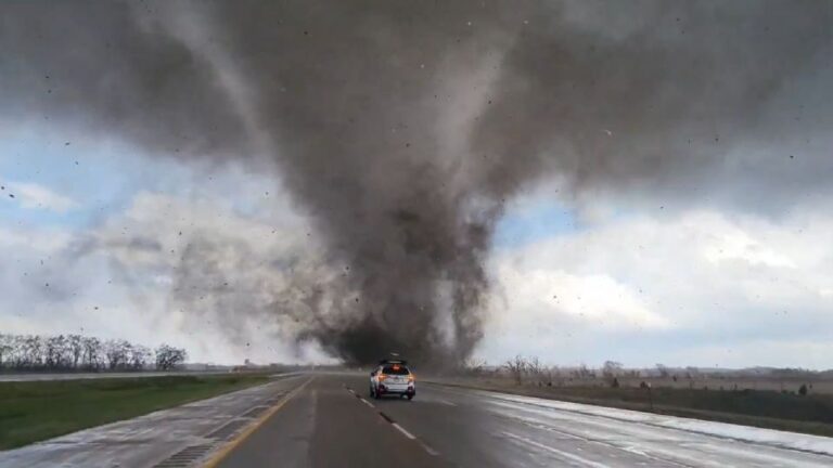 Terroríficas imágenes del tornado en Nebraska que dejó gran destrucción a su paso – noticias telemicro