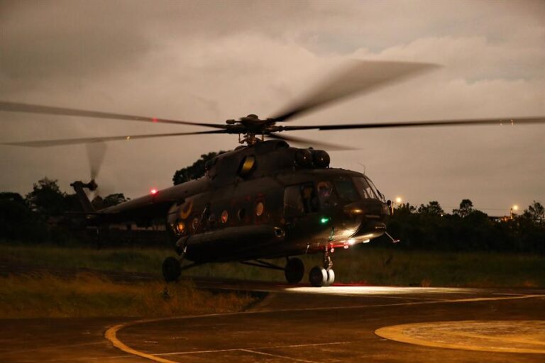 Hallan sin vida a ocho personas que iban en helicóptero Ecuador #FVDigital