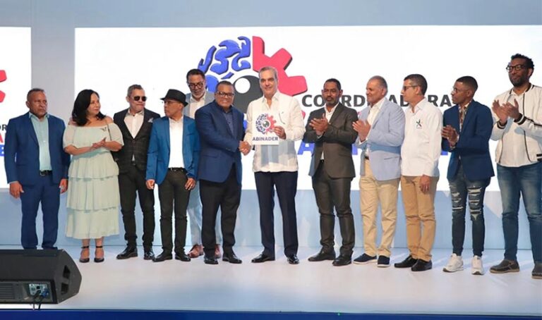 Abinader recibe apoyo de la industria cultural dominicana