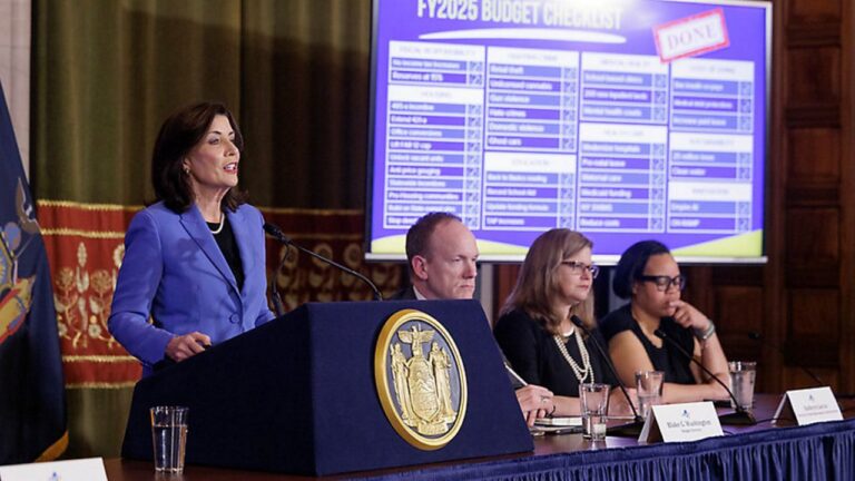 Hochul presenta presupuesto preliminar de $237 mil millones