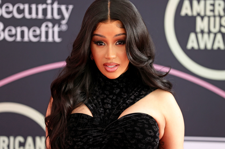 Cardi B causa polémica por defender sus raíces