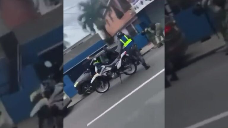 Enfrentamiento entre policías y delincuentes en plena autopista Las Américas