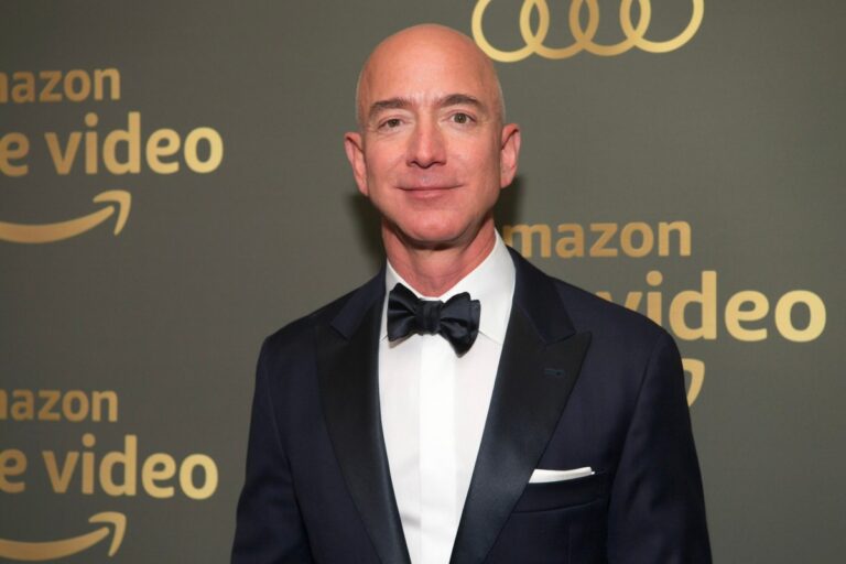 Jeff Bezos compró una mansión de $90 millones de dólares en una isla de Miami