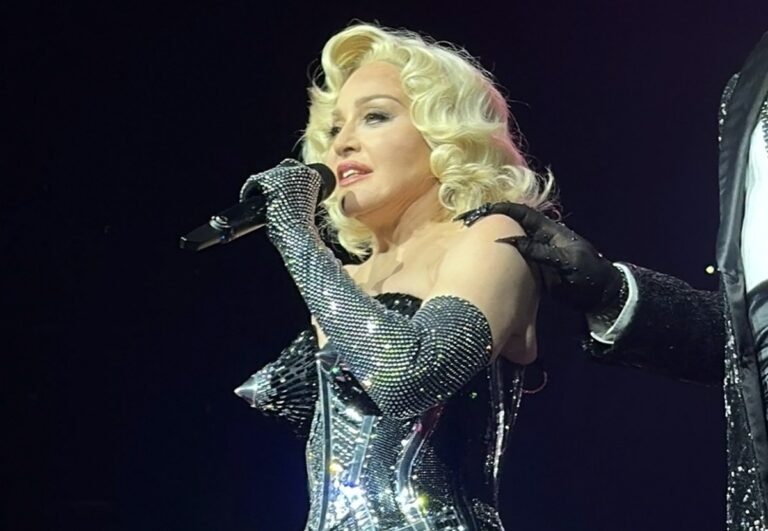 Madonna llora durante su primer concierto en la Ciudad de México #FVDigital