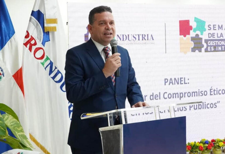 Proindustria realiza panel titulado Valor del compromiso ético