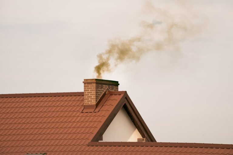 Rescatan a niño de 10 años que quedó atrapado en la chimenea de su casa en Massachusetts #FVDigital