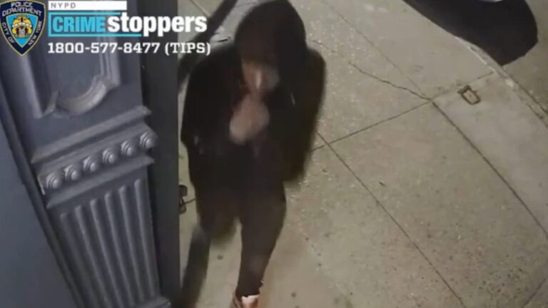 Buscan al sospechoso de violar a una mujer en Manhattan