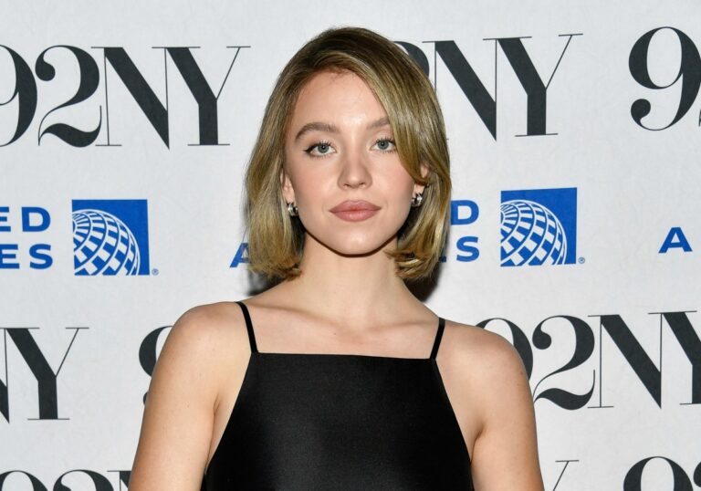 Sydney Sweeney luce su figura al bailar en la playa “La Bamba” #FVDigital