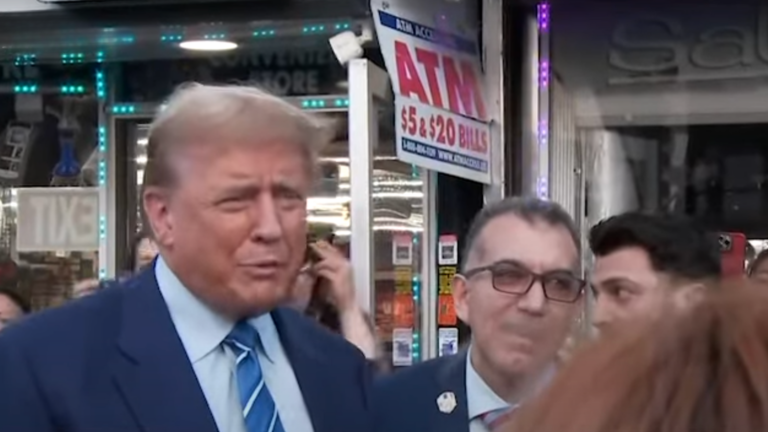 Trump visita una bodega en Harlem   #FVDigital