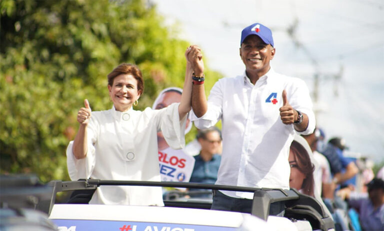 Senador Carlos Gómez y Vicepresidenta Raquel Peña encabezan caravana en Moca