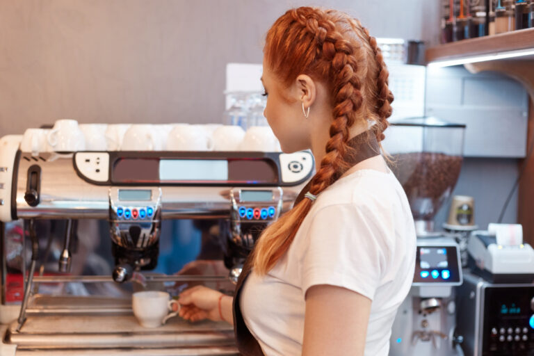 Esta es la razón por la que nunca debes pedir café para llevar en España