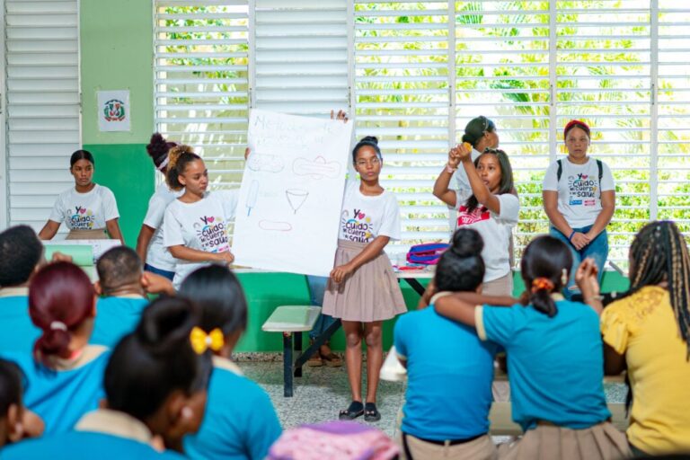 Plan internacional RD contribuye a derribar tabúes sobre la menstruación