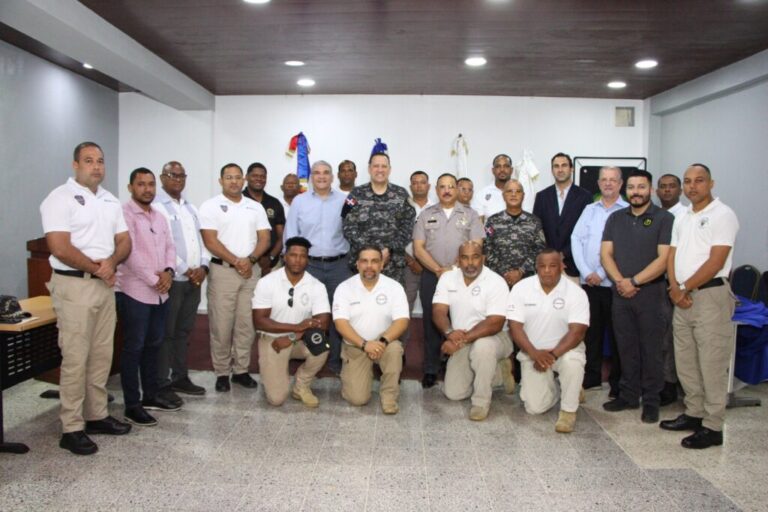 Policiales: AXON Enterprise, en coordinación con DIPLAN, realiza capacitación de miembros de la Policía Nacional y Procamp sobre el uso de pistola no letal Taser 7. – Policía Nacional Dominicana