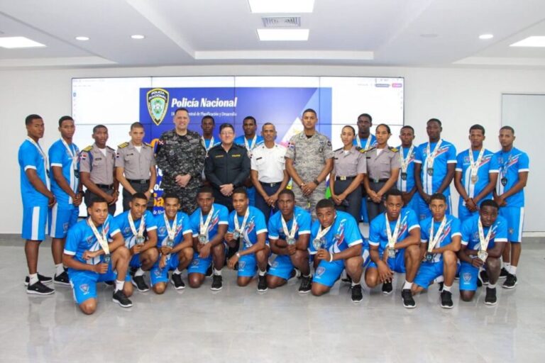 Policiales: Policía Nacional entrega premios a ganadores de Primera Carrera Regional PN, 5K y 10K, en Santiago. – Policía Nacional Dominicana