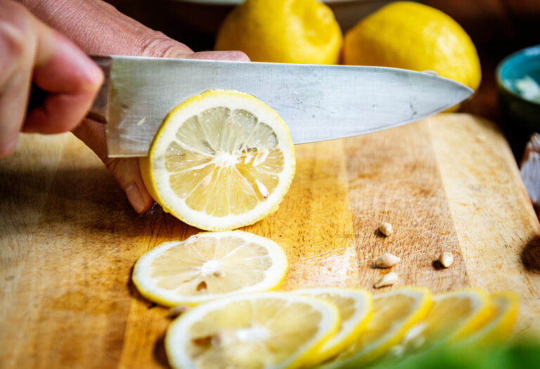 Los increíbles beneficios de tomar limón hervido para tu salud
