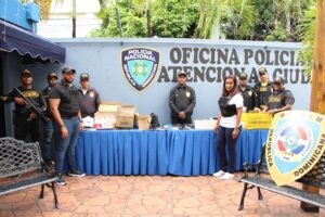 Policiales: Policía Nacional desmantela tienda clandestina que se dedicaba a la compra y venta de teléfonos robados en la 42 de Capotillo D.N. – Policía Nacional Dominicana