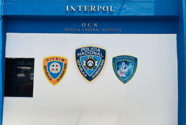 Policiales: Agentes OCN-Interpol capturan miembro de peligrosa banda de secuestradores cuando intentaba abandonar el país. – Policía Nacional Dominicana