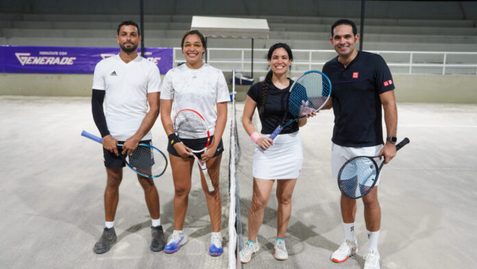 Luisa Gil, Carlos Oquet, Alberto Mencía y Mayrin Guzmán.