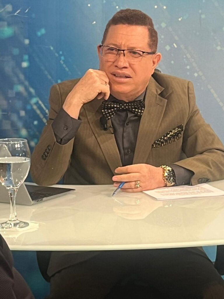 Programa Agenda Semanal celebra 26 años ininterrumpidos en la televisión nacional