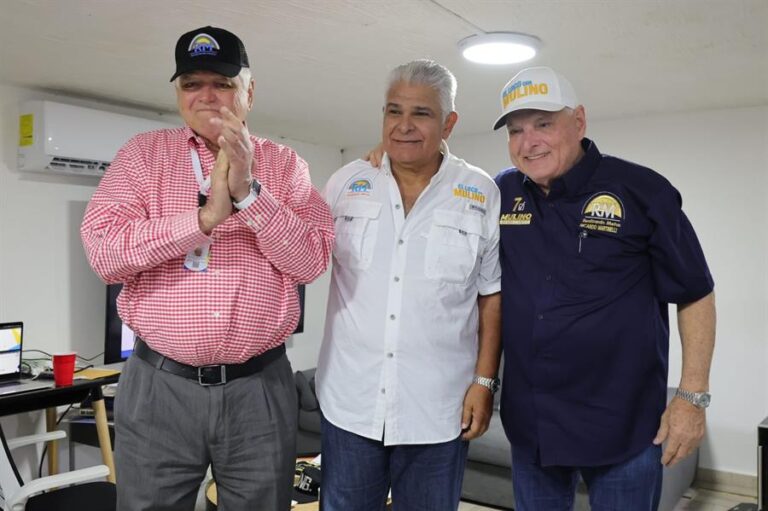 Martinelli es visitado por su delfín en los comicios de Panamá #FVDigital