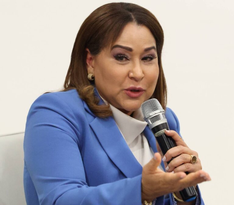 Ministra Mujer sigue lucha por las causales