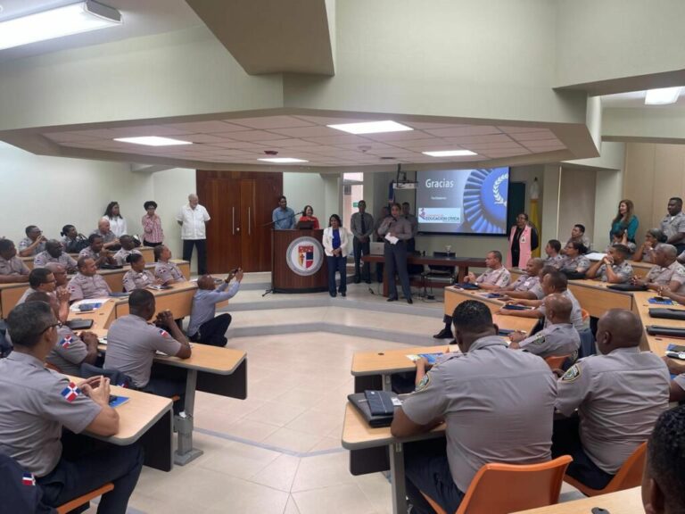 Policiales: Policías se capacitan en derechos humanos y convivencia ciudadana en PUCMM. – Policía Nacional Dominicana