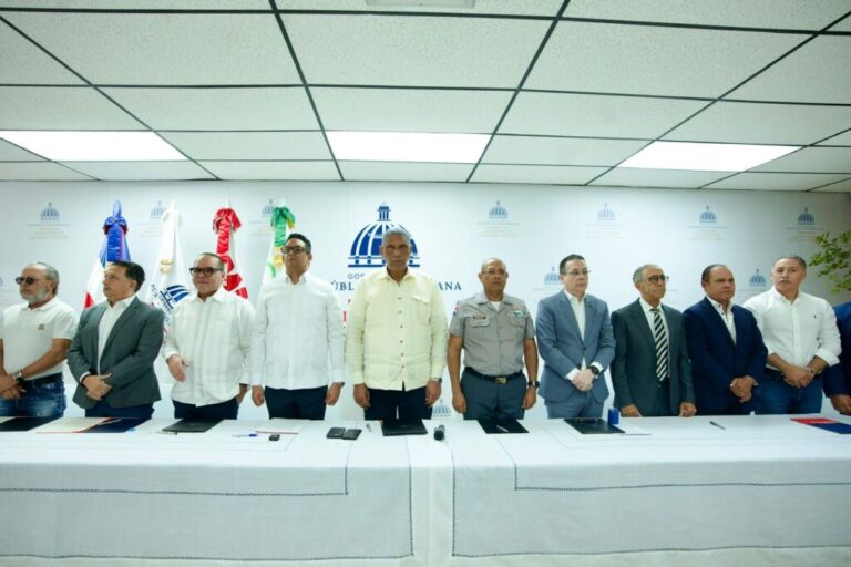 Policiales: Director general PN participa en firma de convenio mediante el cual se agregarán cámaras del sector privado al sistema del 911. – Policía Nacional Dominicana